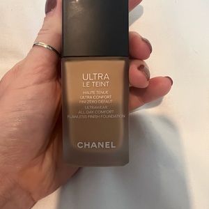 Chanel ultra le teint B40